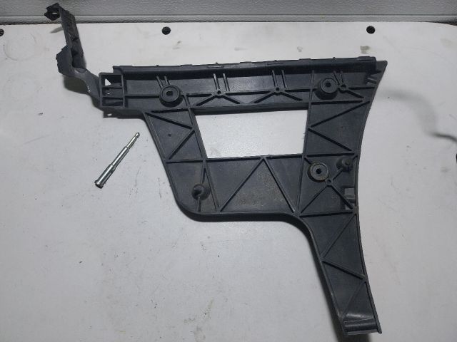 bontott AUDI A4 B8 Bal hátsó Oldal Lökhárító Tartó (Műanyag)