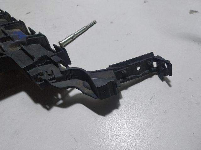 bontott AUDI A4 B8 Bal hátsó Oldal Lökhárító Tartó (Műanyag)