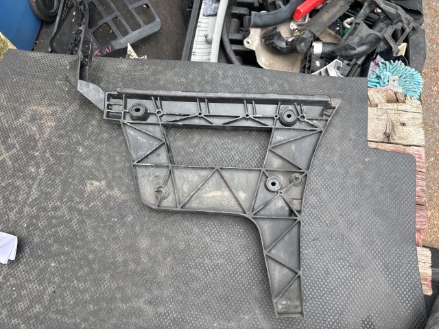 bontott AUDI A4 B8 Bal hátsó Oldal Lökhárító Tartó (Műanyag)