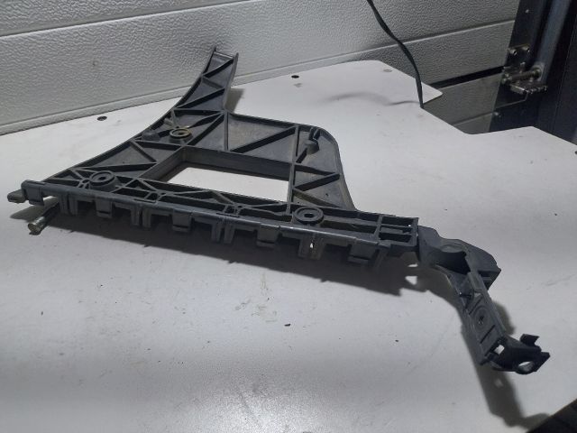 bontott AUDI A4 B8 Bal hátsó Oldal Lökhárító Tartó (Műanyag)