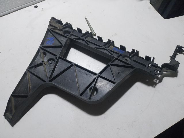 bontott AUDI A4 B8 Bal hátsó Oldal Lökhárító Tartó (Műanyag)