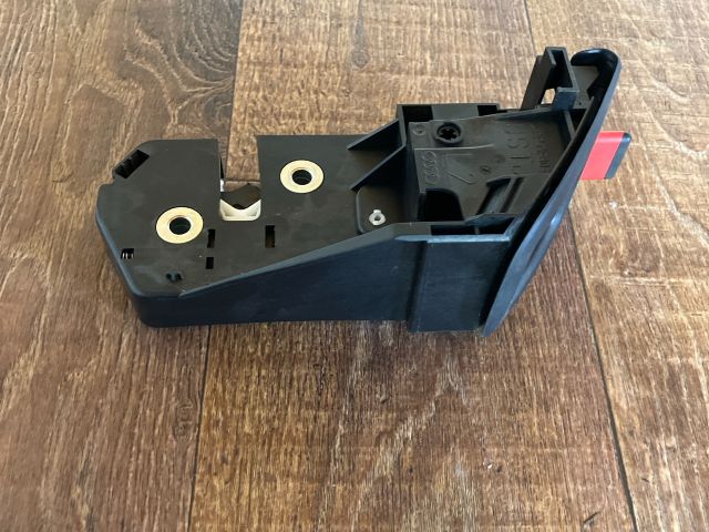 bontott AUDI A4 B8 Bal hátsó Ülés Rögzítő