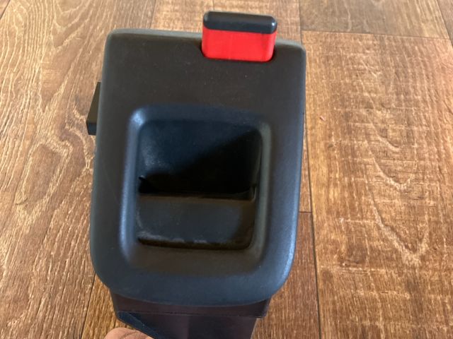 bontott AUDI A4 B8 Bal hátsó Ülés Rögzítő