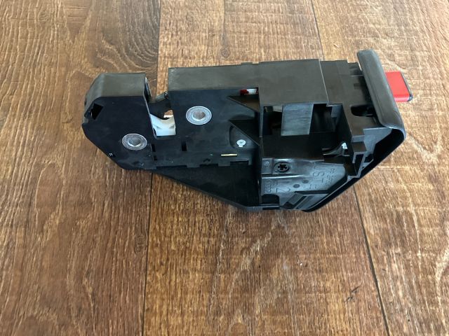 bontott AUDI A4 B8 Bal hátsó Ülés Rögzítő