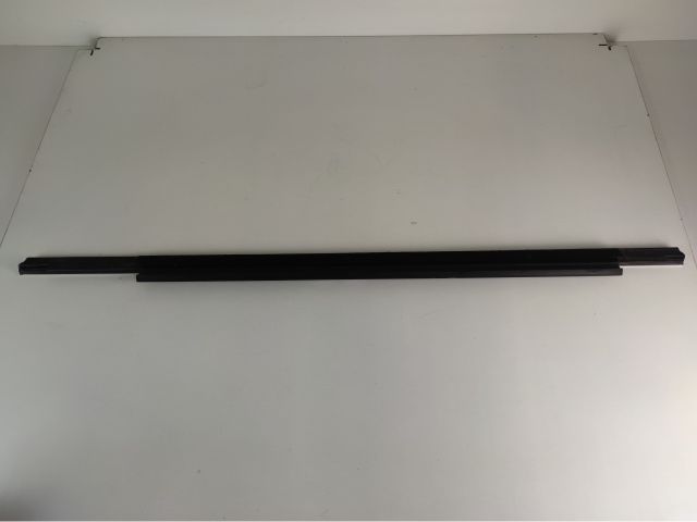 bontott AUDI A4 B8 Bal hátsó Vízlehúzó Gumicsík