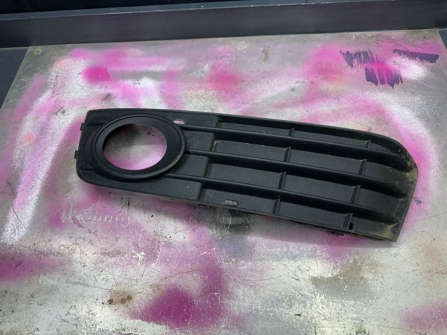 bontott AUDI A4 B8 Bal Ködlámpa Rács