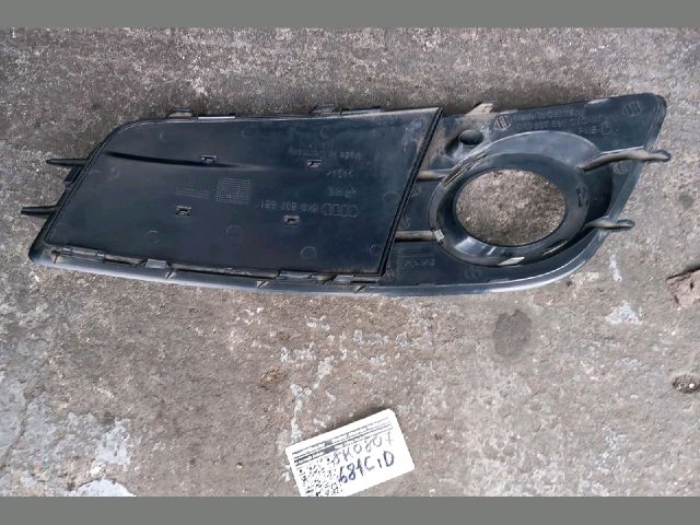 bontott AUDI A4 B8 Bal Ködlámpa Rács