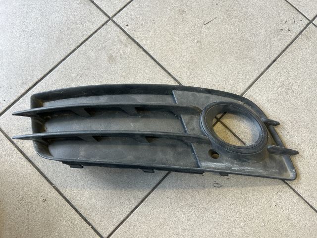 bontott AUDI A4 B8 Bal Ködlámpa Rács