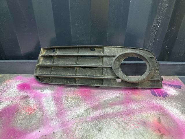 bontott AUDI A4 B8 Bal Ködlámpa Rács
