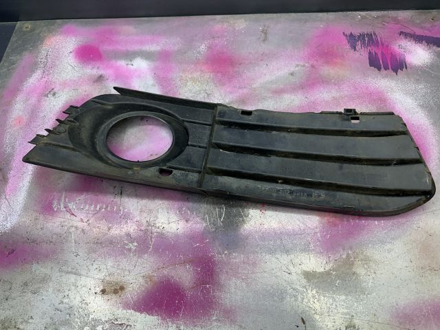 bontott AUDI A4 B8 Bal Ködlámpa Rács