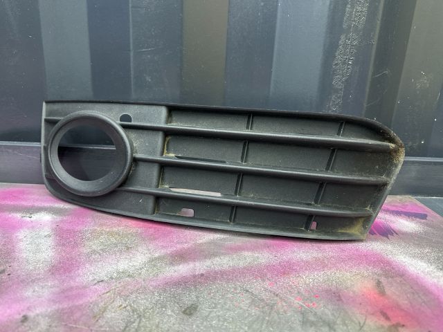 bontott AUDI A4 B8 Bal Ködlámpa Rács