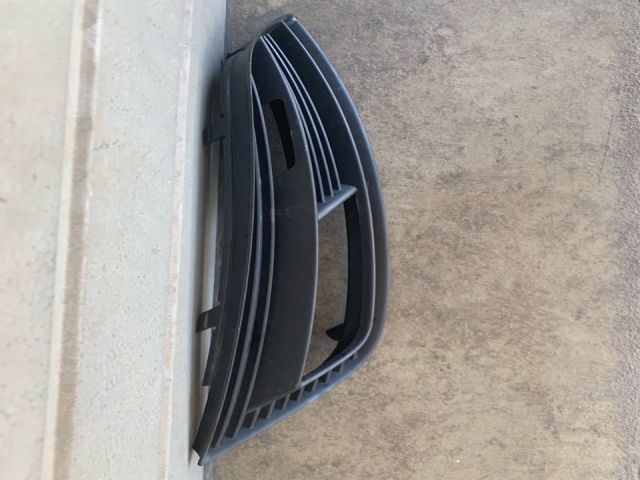 bontott AUDI A4 B8 Bal Ködlámpa Rács