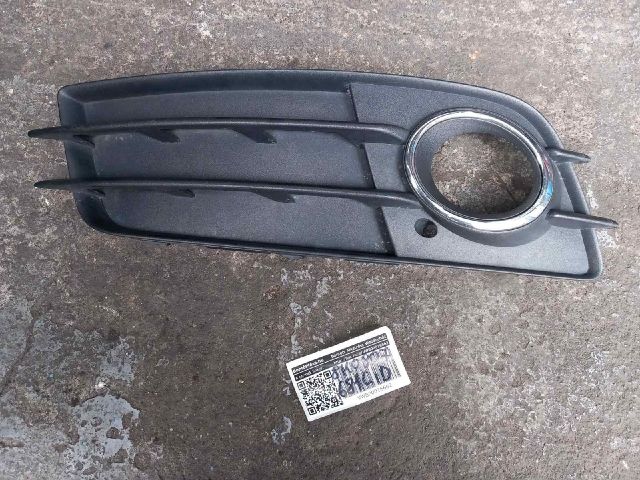 bontott AUDI A4 B8 Bal Ködlámpa Rács