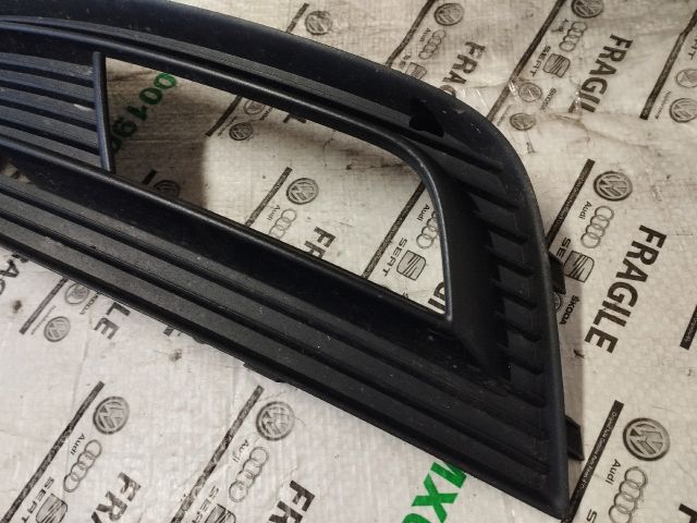 bontott AUDI A4 B8 Bal Ködlámpa Rács