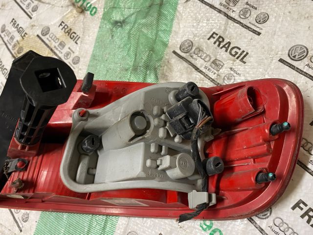 bontott AUDI A4 B8 Bal Külső Hátsó Lámpa