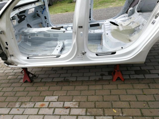 bontott AUDI A4 B8 Bal Küszöb