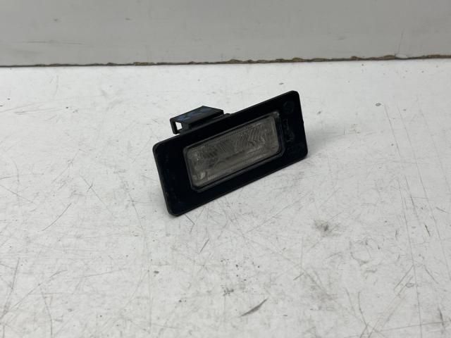 bontott AUDI A4 B8 Bal Rendszámtábla Világítás