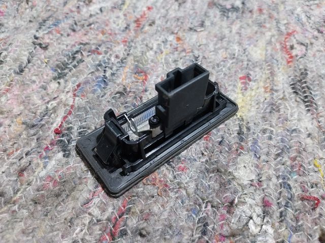 bontott AUDI A4 B8 Bal Rendszámtábla Világítás