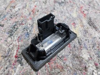 bontott AUDI A4 B8 Bal Rendszámtábla Világítás