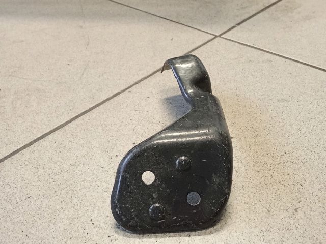 bontott AUDI A4 B8 Bal Sárvédő Oldaltartó