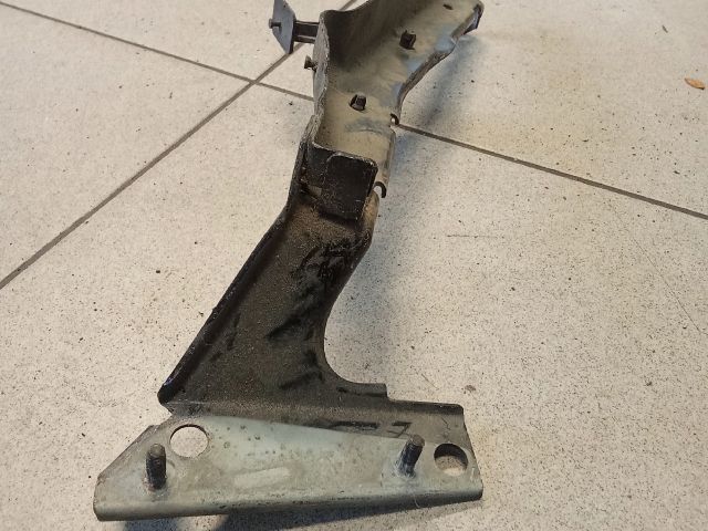 bontott AUDI A4 B8 Bal Sárvédő Oldaltartó