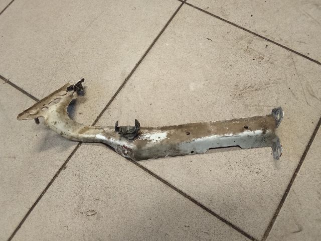 bontott AUDI A4 B8 Bal Sárvédő Oldaltartó