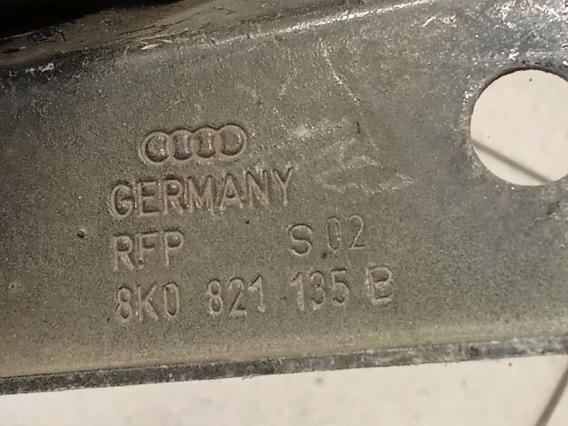 bontott AUDI A4 B8 Bal Sárvédő Oldaltartó