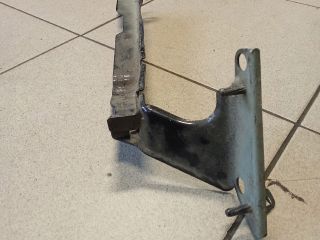 bontott AUDI A4 B8 Bal Sárvédő Oldaltartó