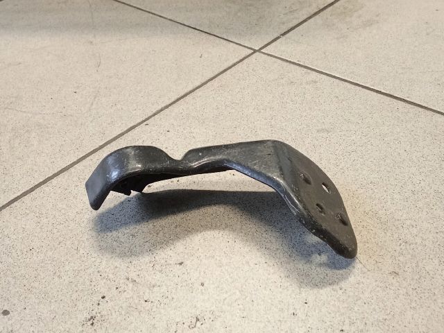 bontott AUDI A4 B8 Bal Sárvédő Oldaltartó