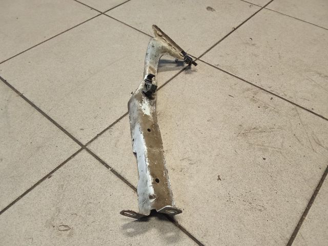 bontott AUDI A4 B8 Bal Sárvédő Oldaltartó