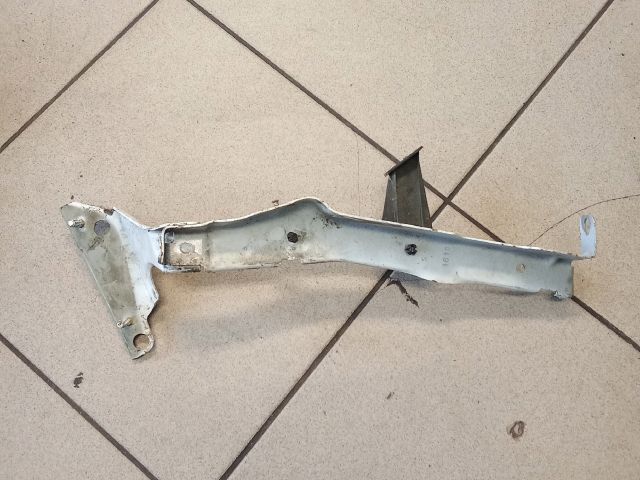 bontott AUDI A4 B8 Bal Sárvédő Oldaltartó