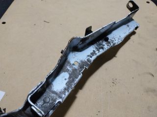 bontott AUDI A4 B8 Bal Sárvédő Oldaltartó