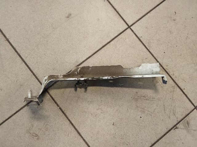 bontott AUDI A4 B8 Bal Sárvédő Oldaltartó