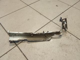 bontott AUDI A4 B8 Bal Sárvédő Oldaltartó