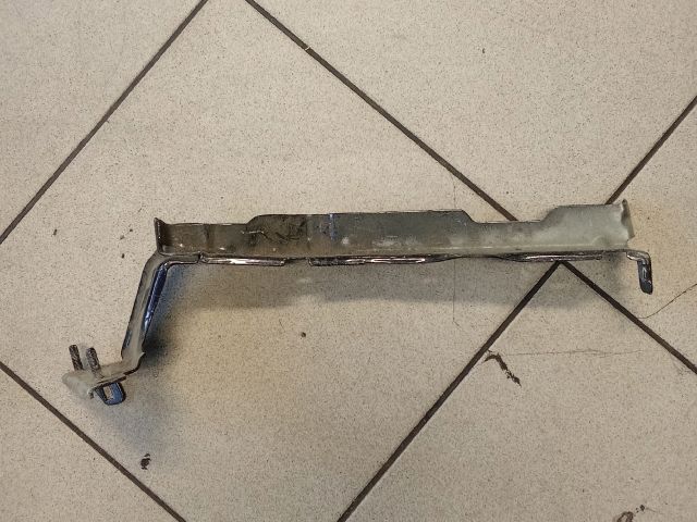 bontott AUDI A4 B8 Bal Sárvédő Oldaltartó