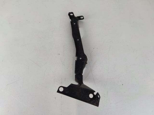 bontott AUDI A4 B8 Bal Sárvédő Oldaltartó