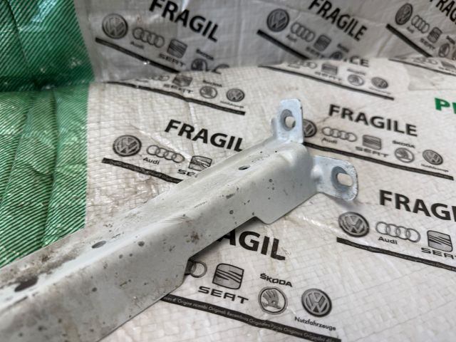 bontott AUDI A4 B8 Bal Sárvédő Oldaltartó