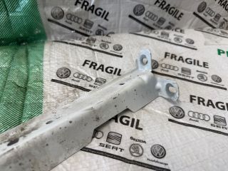 bontott AUDI A4 B8 Bal Sárvédő Oldaltartó