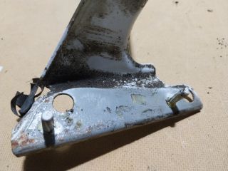 bontott AUDI A4 B8 Bal Sárvédő Oldaltartó