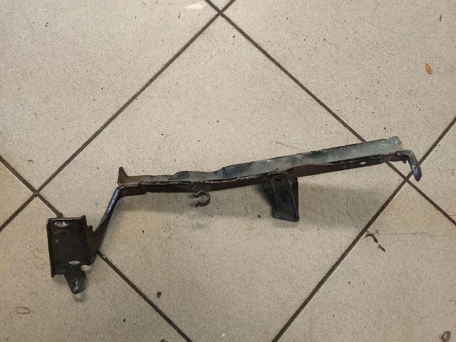 bontott AUDI A4 B8 Bal Sárvédő Oldaltartó