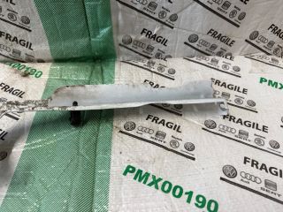 bontott AUDI A4 B8 Bal Sárvédő Oldaltartó