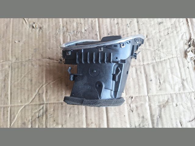 bontott AUDI A4 B8 Bal Szellőző