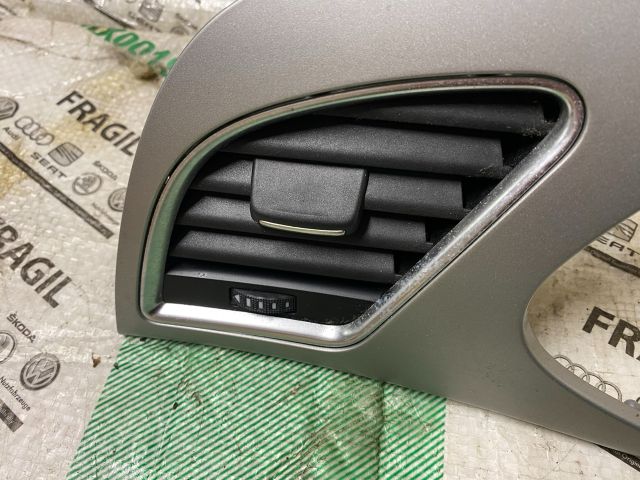 bontott AUDI A4 B8 Bal Szellőző