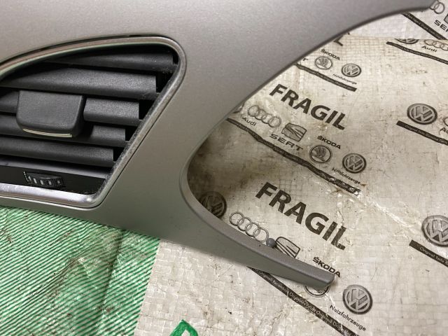 bontott AUDI A4 B8 Bal Szellőző