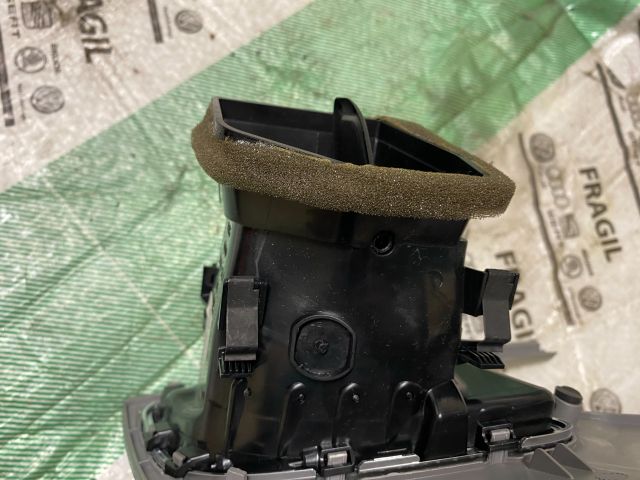 bontott AUDI A4 B8 Bal Szellőző