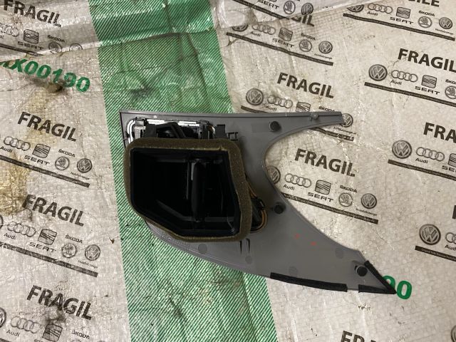 bontott AUDI A4 B8 Bal Szellőző