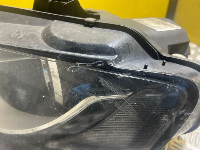 bontott AUDI A4 B8 Bal Xenon Fényszóró