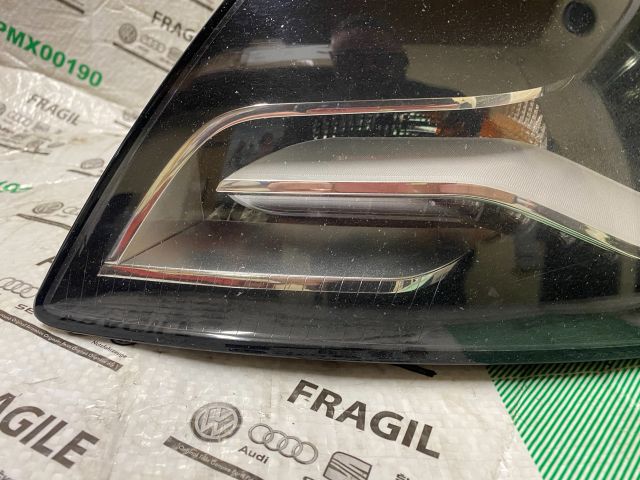 bontott AUDI A4 B8 Bal Xenon Fényszóró