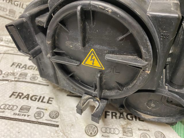 bontott AUDI A4 B8 Bal Xenon Fényszóró