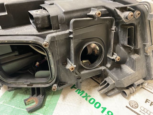 bontott AUDI A4 B8 Bal Xenon Fényszóró